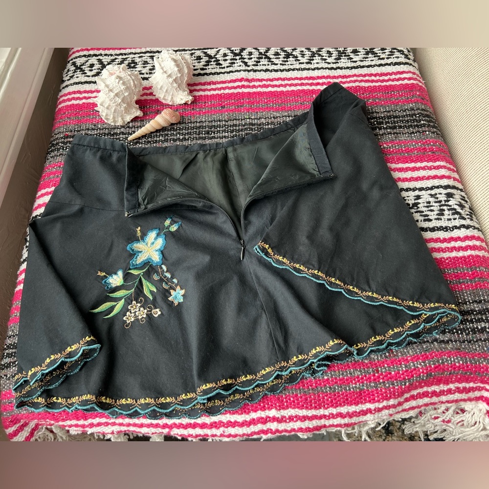 BCBG Maxazria Mini Skirt - Picture 9 of 9